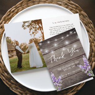 Tarjeta De Agradecimiento Fondo de madera rústica lavanda Luz Foto de boda