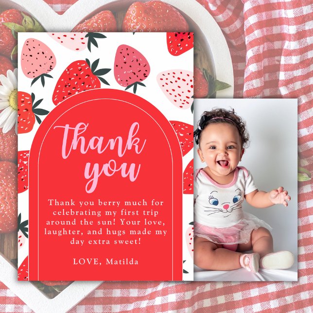 Tarjeta De Agradecimiento Foto Berry Primer cumpleaños Arco Rojo de fresa (Subido por el creador)
