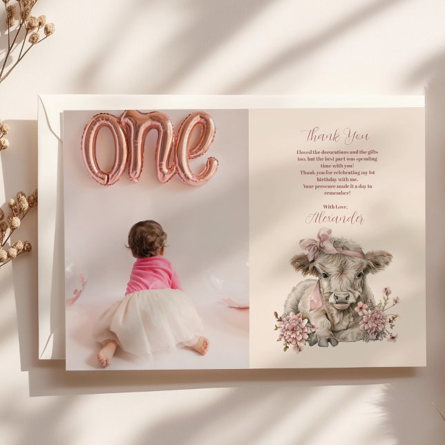 Tarjeta De Agradecimiento Foto Chica Rosa Floral Highland Cow Primer cumplea (Subido por el creador)