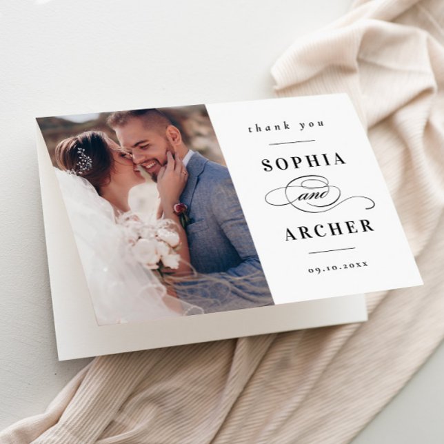 Tarjeta De Agradecimiento Foto clásica de Boda blanco y negro (Elegant Black and White Type Photo Wedding Thank You Card.)