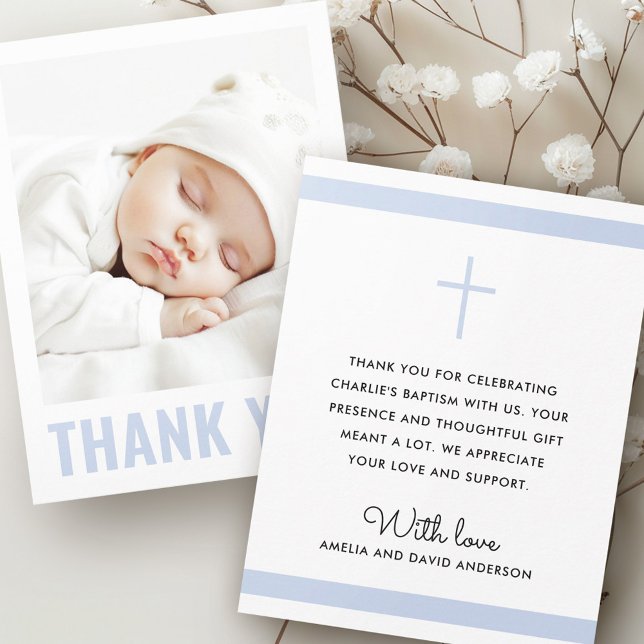 Tarjeta De Agradecimiento Foto de bautismo blanco azul polvoriento moderno (Modern dusty blue white baptism christening photo thank you card
)