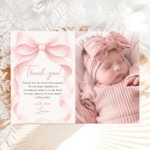 Foto de bebé niña con lazo rosa