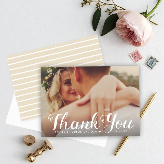 Tarjeta De Agradecimiento Foto de boda con letra script blanca rústica (Subido por el creador)