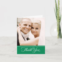 Foto de boda con pancarta verde fresca