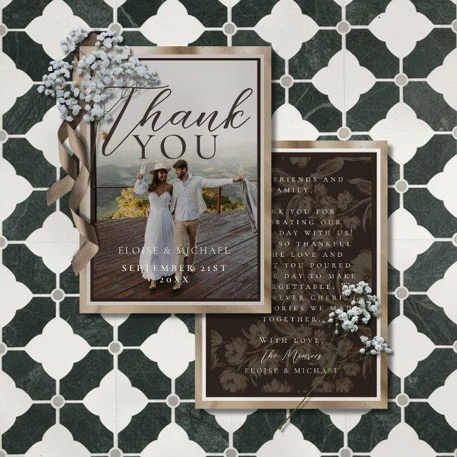 Tarjeta De Agradecimiento Foto de boda con patrón botánico marrón rústico (Thank your guests for celebrating your big day with this Rustic Brown Photo Thank You Card!)