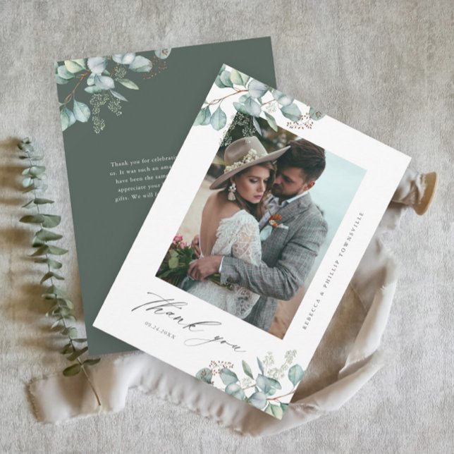 Tarjeta De Agradecimiento Foto de boda elegante de eucalipto con vegetación (Elegant eucalyptus wedding photo thank you card with hand-painted greenery leaves and script type.)