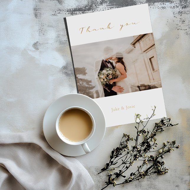 Tarjeta De Agradecimiento Foto de boda, escritura de oro, boda moderno (Wedding "Thank you" card with gold script and wedding photo in the centre of 2 thick white borders)