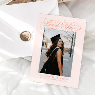 Tarjeta De Agradecimiento Foto de graduación con letra elegante en melocotón