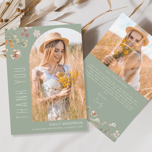 Tarjeta De Agradecimiento Foto de graduación de Flor Silvestre (Subido por el creador)