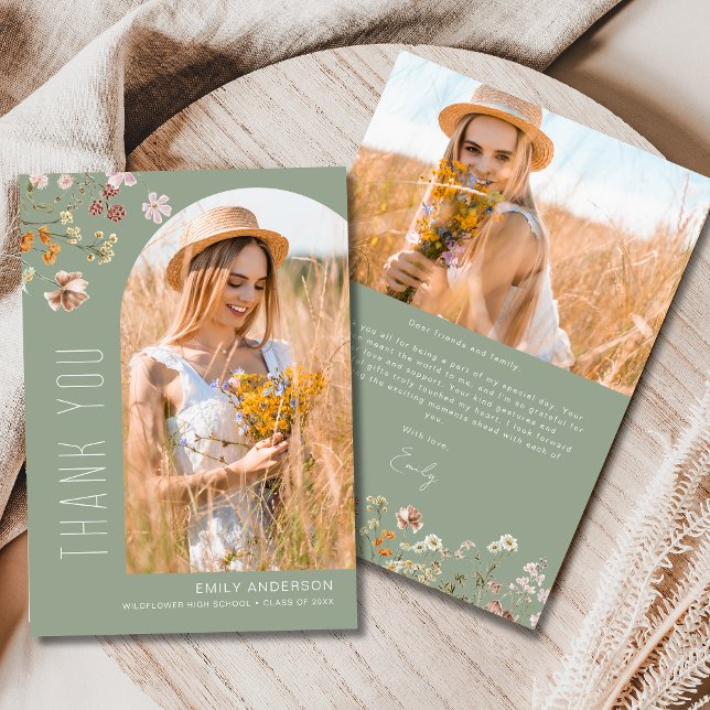 Tarjeta De Agradecimiento Foto de graduación de Flor Silvestre (Subido por el creador)