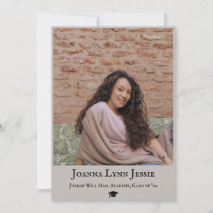 Tarjeta De Agradecimiento Foto de graduada con caligrafía moderna