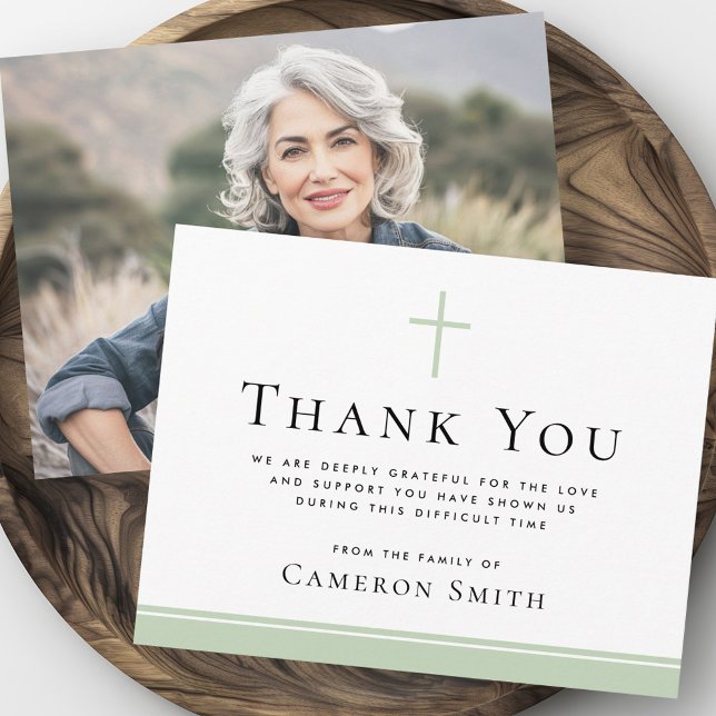 Tarjeta De Agradecimiento Foto de simpatía por la cruz verde claro (Light sage green cross funeral sympathy photo thank you card)