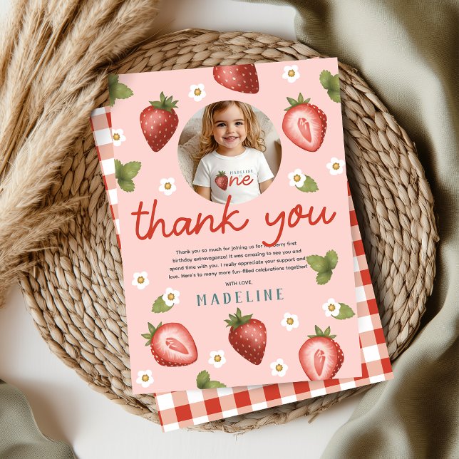 Tarjeta De Agradecimiento Foto del primer cumpleaños de niñas Berry First Ki (Subido por el creador)