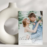 Tarjeta De Agradecimiento foto simple de boda de corazón de guión<br><div class="desc">diseño de superposición de texto negro con letras modernas a mano y una bonita foto,  la imagen y el texto pueden ser personalizados.</div>