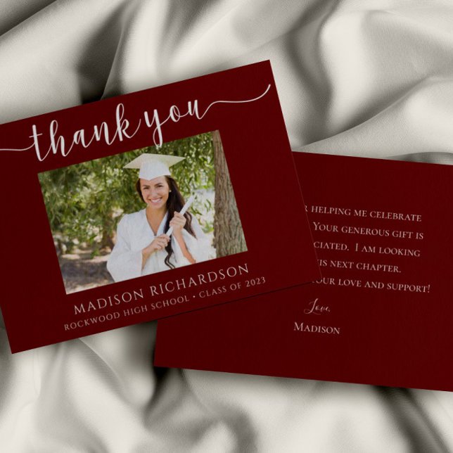 Tarjeta De Agradecimiento Foto simple de graduación en Maro y Blanco (Subido por el creador)