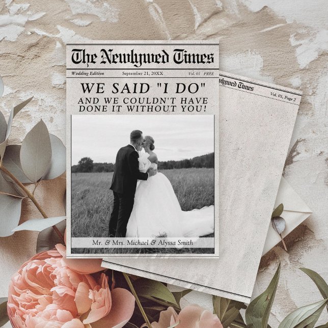 Tarjeta De Agradecimiento Foto única de Boda de periódico moderno (The Newlywed Times Unique black and white wedding photo Newspaper theme modern thank you card)