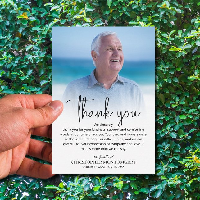 Tarjeta De Agradecimiento Fotografía funeraria simple (Simple funeral thank you cards feature your loved one's photo, 3.5" x 5" or choose a different size)