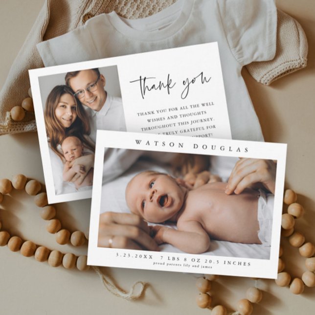 Tarjeta De Agradecimiento Fotografía simple Nacimiento de foto bebé recién n (Simple minimalist newborn baby photo thank you card.)