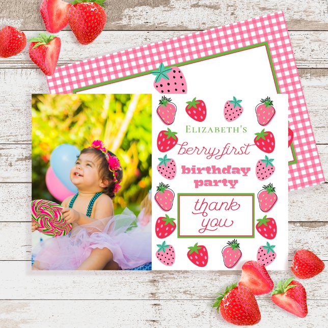 Tarjeta De Agradecimiento Fotomontaje del Chica de fresa Berry Primer cumple (Strawberries Girl Photo Berry First Birthday Party Thank You Flat Card)