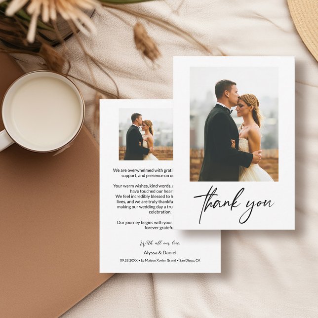 Tarjeta De Agradecimiento Fotos simples y modernas Boda Gracias (Simple, handlettering thank you script wedding photo cards with personal message.)