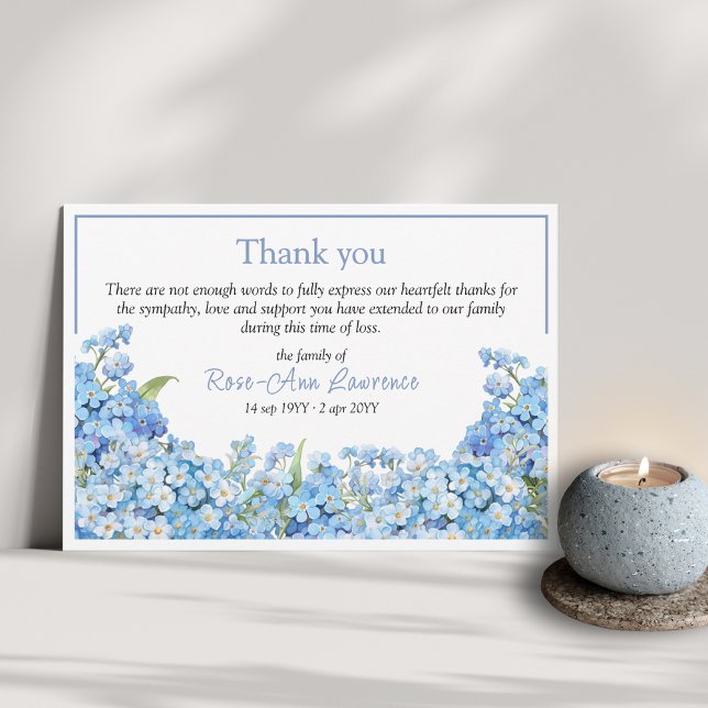 Tarjeta De Agradecimiento Funeral con marco floral azul-me-nots (Funeral thank you card from family with floral botanical details and color frame, forget-me-nots)