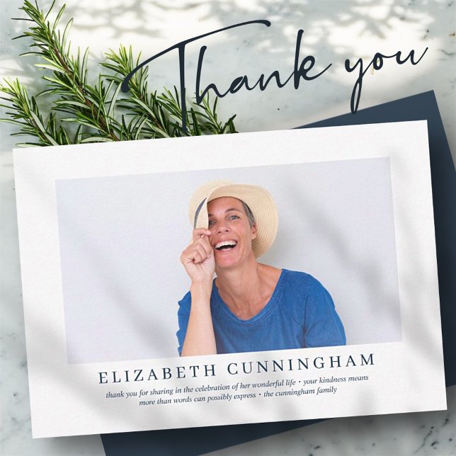 Tarjeta De Agradecimiento Funeral conmemorativo de ella | Elegante Foto Mode (Subido por el creador)