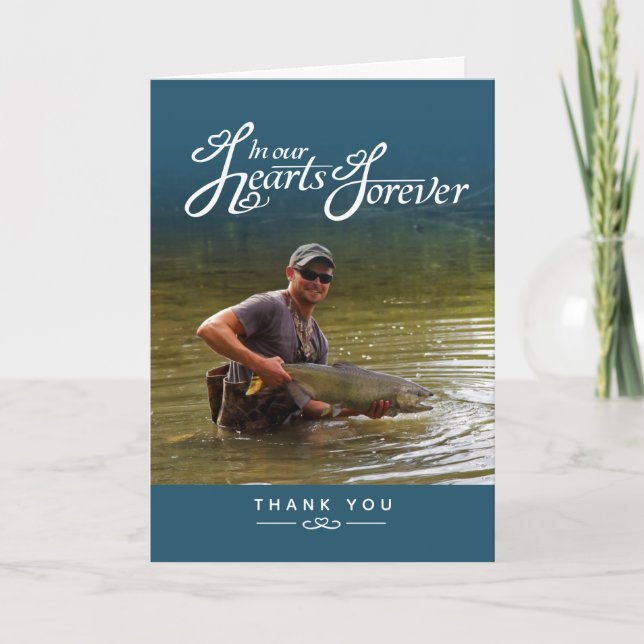 Tarjeta De Agradecimiento Funeral en nuestros corazones foto verde azulada a (Anverso)