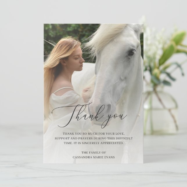 Tarjeta De Agradecimiento Funeral simple de foto elegante (Anverso de pie)