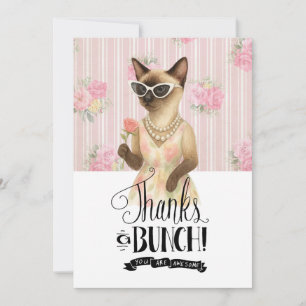 Tarjeta De Agradecimiento Gato siamés sostiene flor rosa rosa