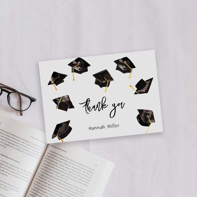 Tarjeta De Agradecimiento Gorras felices del partido de graduación (Subido por el creador)