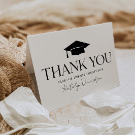 Tarjeta De Agradecimiento Gorrito de graduación serif elegante 2026