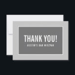 Tarjeta De Agradecimiento GRACIAS BAT MITZVAH gris geométrico de borde moder<br><div class="desc">por kat massard >> https://linktr.ee/simplysweetpaperie <<< Una forma sencilla y elegante de agradecerle a su invitado por asistir a su evento. Configurar como plantilla es sencillo para usted agregar sus propios detalles, o pulsar el botón personalizar y puede añadir o cambiar texto, fuentes, tamaños, etc TIP :: 1. Para cambiar/mover...</div>