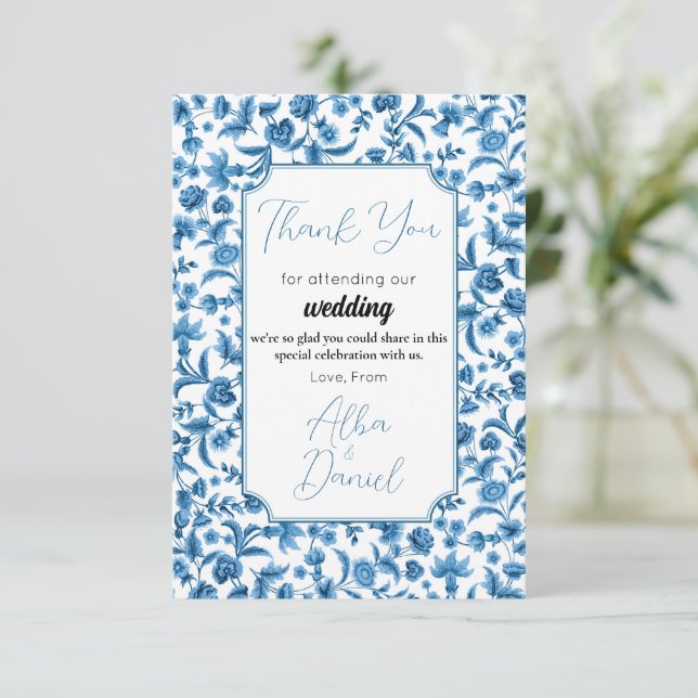 Tarjeta De Agradecimiento Gracias Boda Chintz Blue & White Floral Ditsy (Anverso de pie)