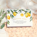 Tarjeta De Agradecimiento Gracias por la ducha principal de la brida de la b<br><div class="desc">Una tarjeta de agradecimiento para igualar nuestras invitaciones "She's Found Her Main Squeeze Lemon Bridal Shower". Ver la colección vinculada en esta página para coordinar elementos. En la parte superior de la tarjeta se han pintado a mano limones,  flores y vegetación. Dentro,  hay un mensaje de agradecimiento personalizado.</div>