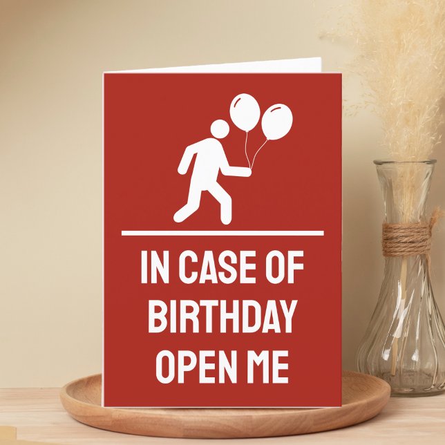Tarjeta De Agradecimiento Gracioso en Funda del Rótulo de Seguridad de Aviso (funny emergency sign "in case of birthday open me" birthday card)