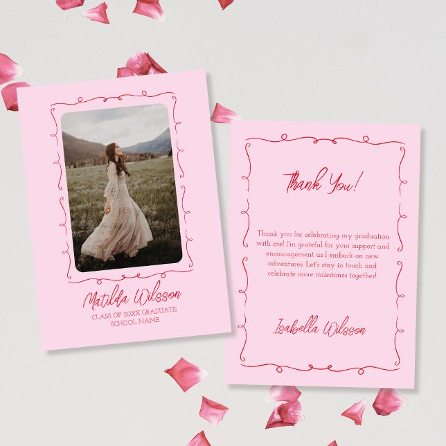 Tarjeta De Agradecimiento Graduación 2024 de Moda roja y roja de mano (Hand Drawn Chic Pink & Red Photo 2024 Graduation Thank You Card)