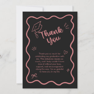 Tarjeta De Agradecimiento Graduación de Borde Ondulado Rosa Lindo y Moderno