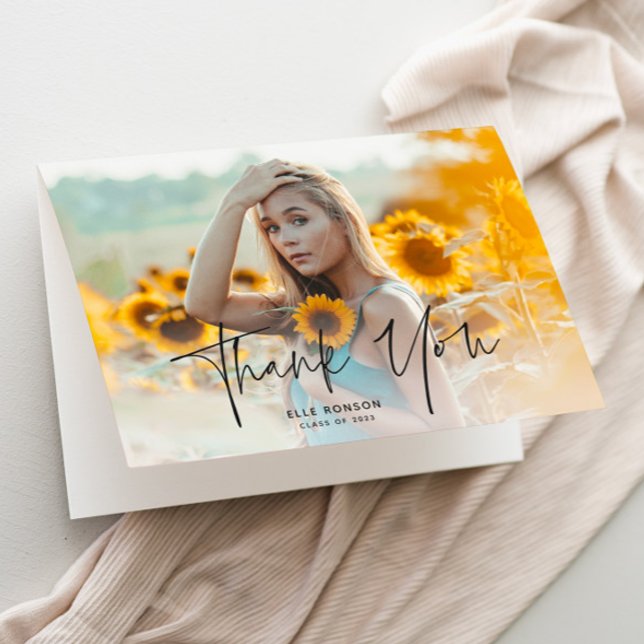 Tarjeta De Agradecimiento Graduación de fotografías de guión moderno 2 (Modern script photo graduation thank you cards.)