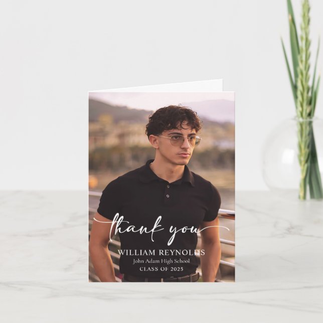 Tarjeta De Agradecimiento Graduación de fotografías sencillas en escritura m (Anverso)