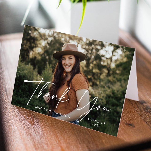 Tarjeta De Agradecimiento Graduación de fotos de escritura blanca moderna (Subido por el creador)