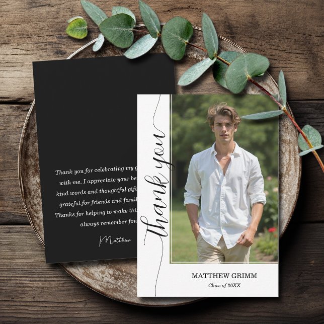 Tarjeta De Agradecimiento Graduación de fotos de guión moderno (3.5" x 5" trendy script photo graduation flat thank you cards with your message on the back)