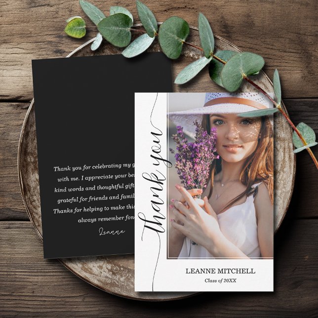 Tarjeta De Agradecimiento Graduación de fotos de guión moderno (3.5" x 5" trendy script photo graduation flat thank you cards with your message on the back)