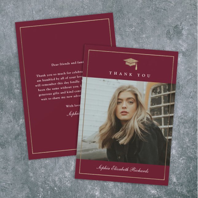 Tarjeta De Agradecimiento Graduación de fotos de oro de guión clásico (Elegant gold graduation cap maroon photo graduation thank you cards.)