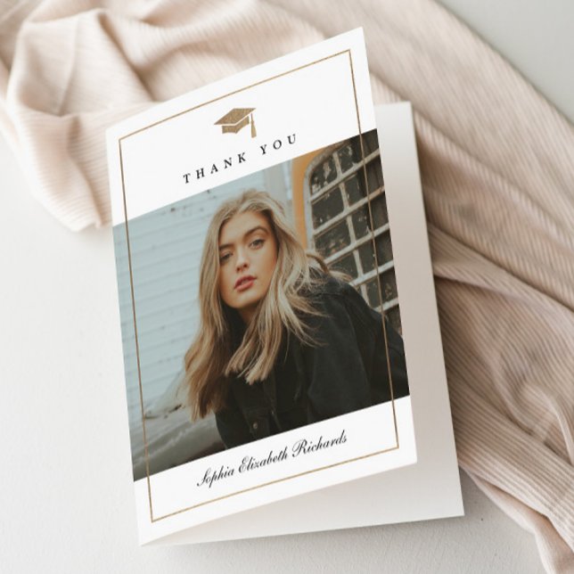 Tarjeta De Agradecimiento Graduación de fotos simple y elegante (Elegant Gold Graduation Cap Black and White Photo Graduation Thank You Cards. )