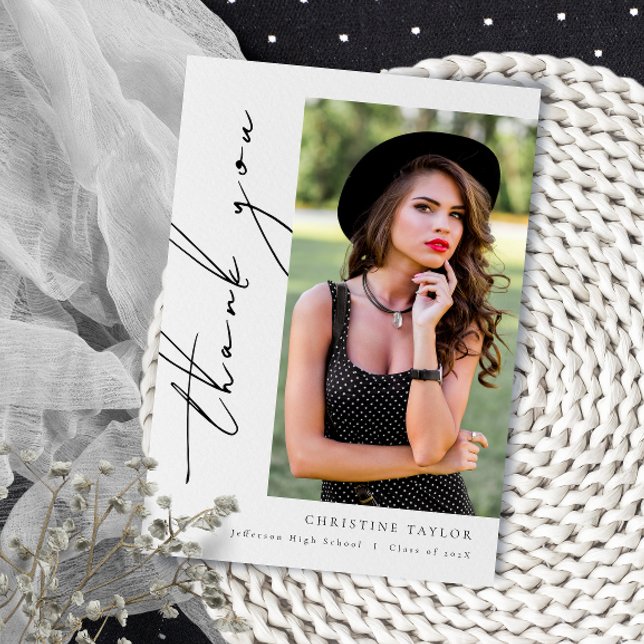 Tarjeta De Agradecimiento Graduación de guión moderno simple (Subido por el creador)