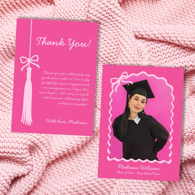 Tarjeta De Agradecimiento Graduación de Tassel & Bow con foto de grado rosa  (Tassel & Bow Pink Grad Photo 2025 Graduation Thank You Card)