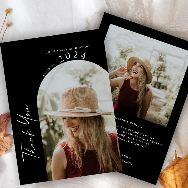 Tarjeta De Agradecimiento Graduación Moderna Mínima De Dos Guiones Fotográfi (Subido por el creador)