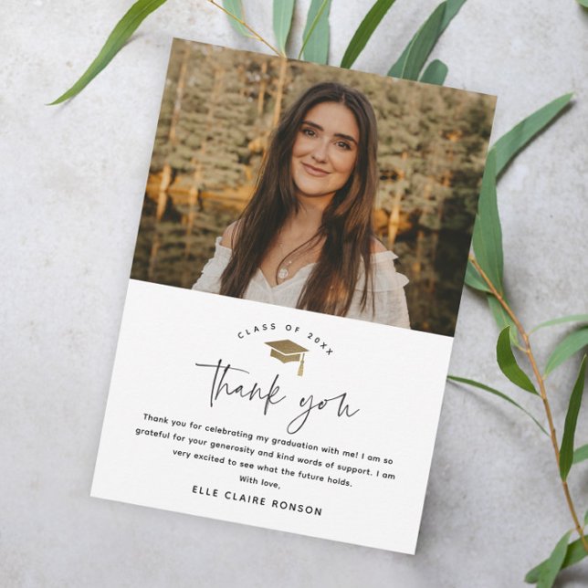 Tarjeta De Agradecimiento Graduación simple de guiones en blanco y negro (Subido por el creador)