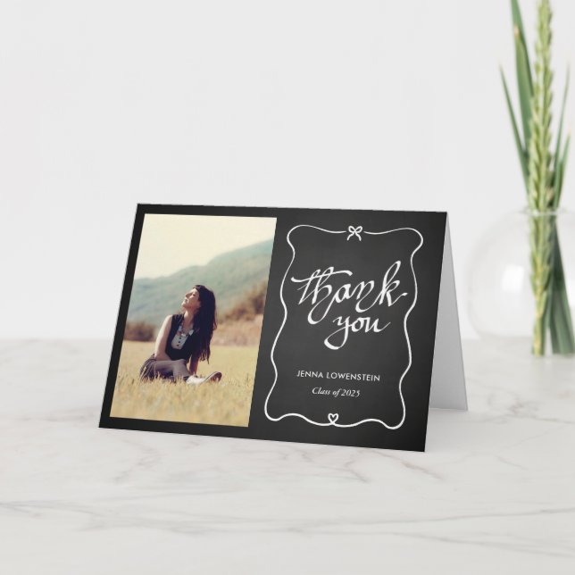 Tarjeta De Agradecimiento Graduado de Chalkboard Gracias A Cute Bow | Foto (Anverso)