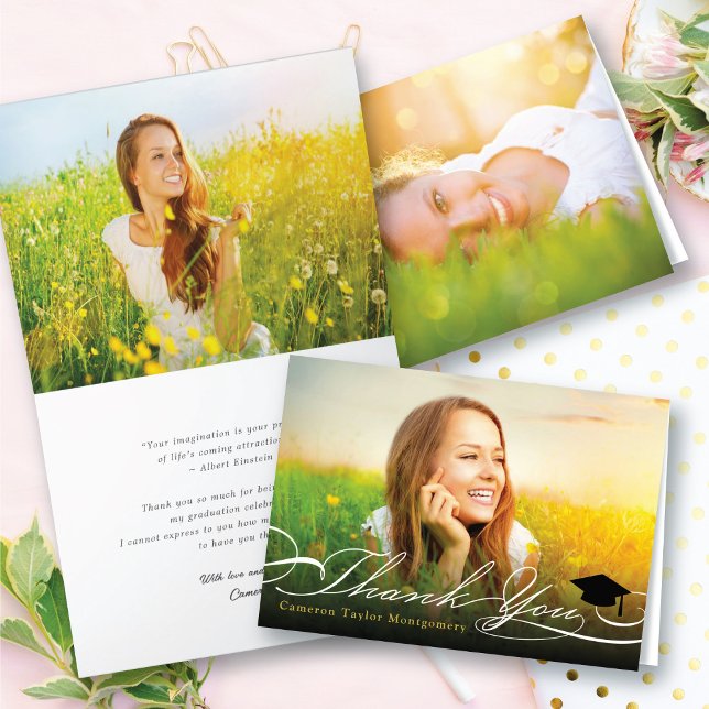 Tarjeta De Agradecimiento Graduado de foto de cierre de guión de Moda elegan (Stylish Chic Calligraphy Script Graduation Cap Elegant Photo Graduate Thank You Folded Note Card )